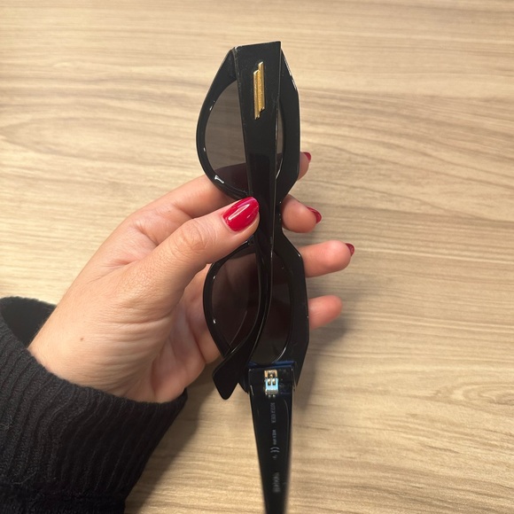Bottega Veneta black sunglasses - Picture 7 of 11